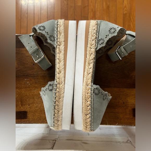 Vince Camuto Breshan Espadrilles in Mint.  Size 6 - Picture 7 of 11